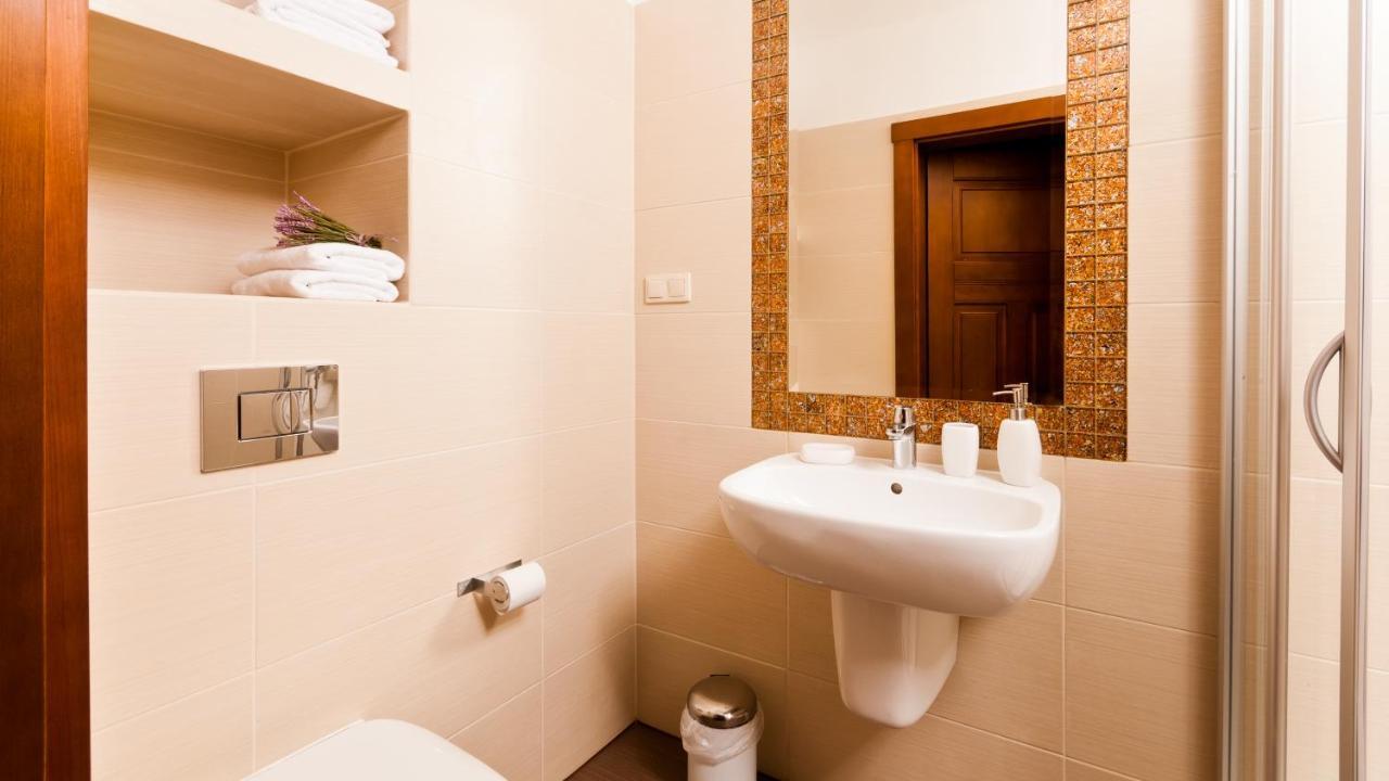 Przystanek Bavaria - Sauny, Parking Oraz Wstep Do Parku Bajek W Cenie! Проживання в сім'ї