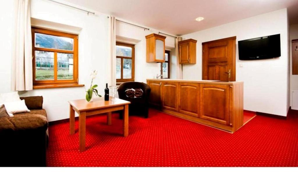 Przystanek Bavaria - Sauny, Parking Oraz Wstep Do Parku Bajek W Cenie! Habitación en casa particular *