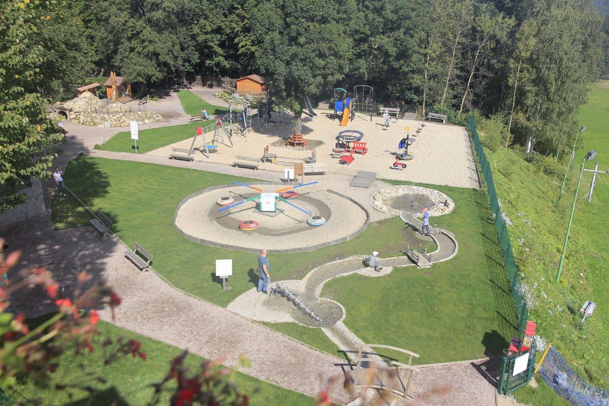 Habitación en casa particular Przystanek Bavaria - Sauny, Parking Oraz Wstep Do Parku Bajek W Cenie! Karpacz