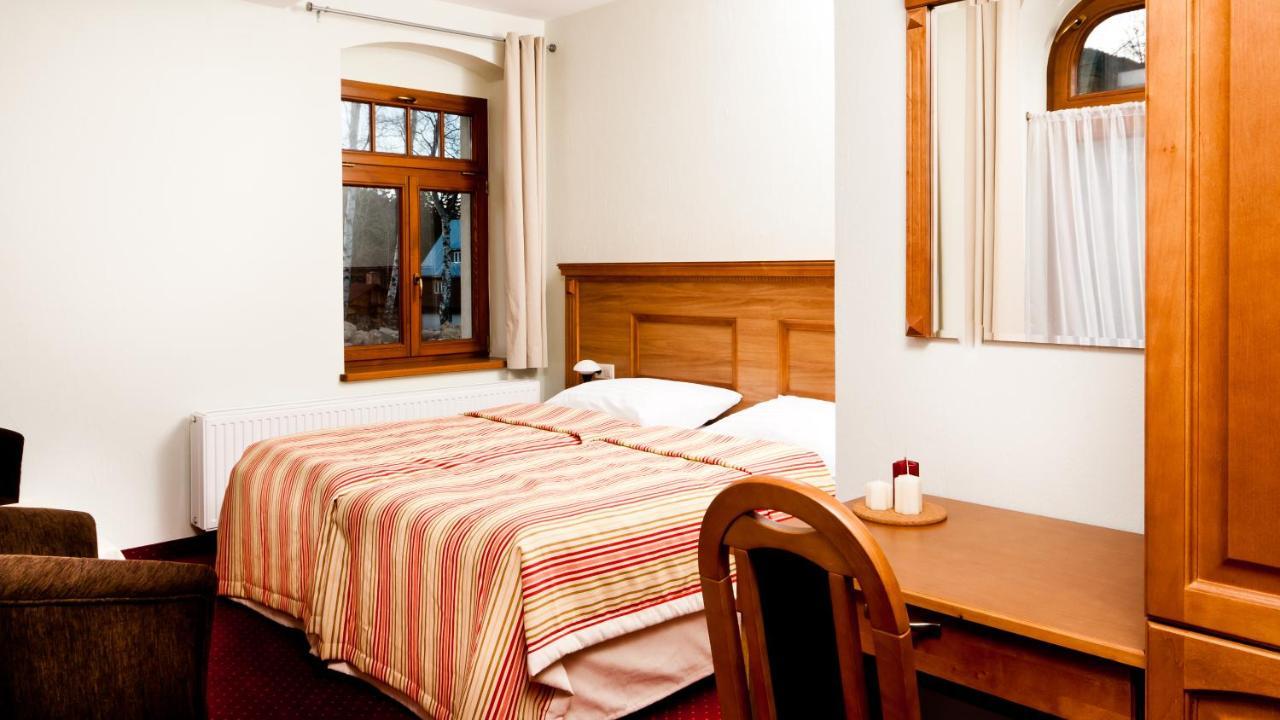 Habitación en casa particular Przystanek Bavaria - Sauny, Parking Oraz Wstep Do Parku Bajek W Cenie! *