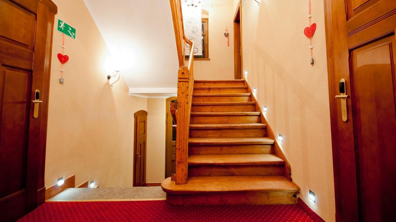 Проживання в сім'ї Przystanek Bavaria - Sauny, Parking Oraz Wstep Do Parku Bajek W Cenie!